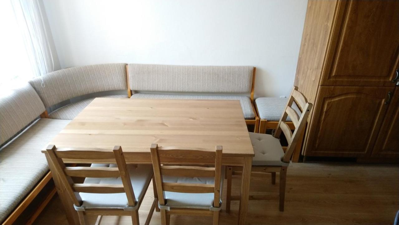 Ubytovani Na Spaciru Микулов Екстериор снимка